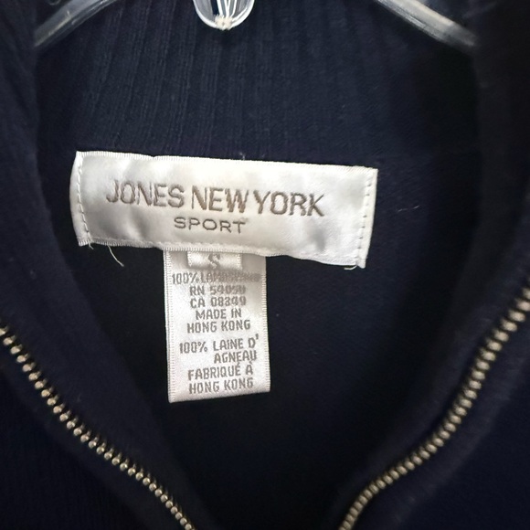 Women's 100% Lambswool Jones of NY Navy
Ski sweater SMALL - Picture 6 of 8